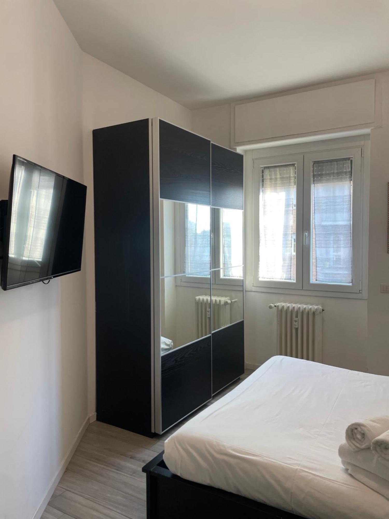 Gardone Apartment - Ampio Appartamento Con 2 Camere Da Letto - Comodo Per Duomo! Milano Esterno foto