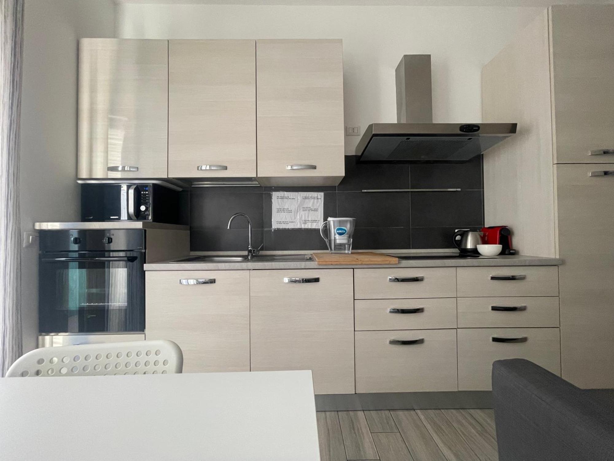 Gardone Apartment - Ampio Appartamento Con 2 Camere Da Letto - Comodo Per Duomo! Milano Esterno foto